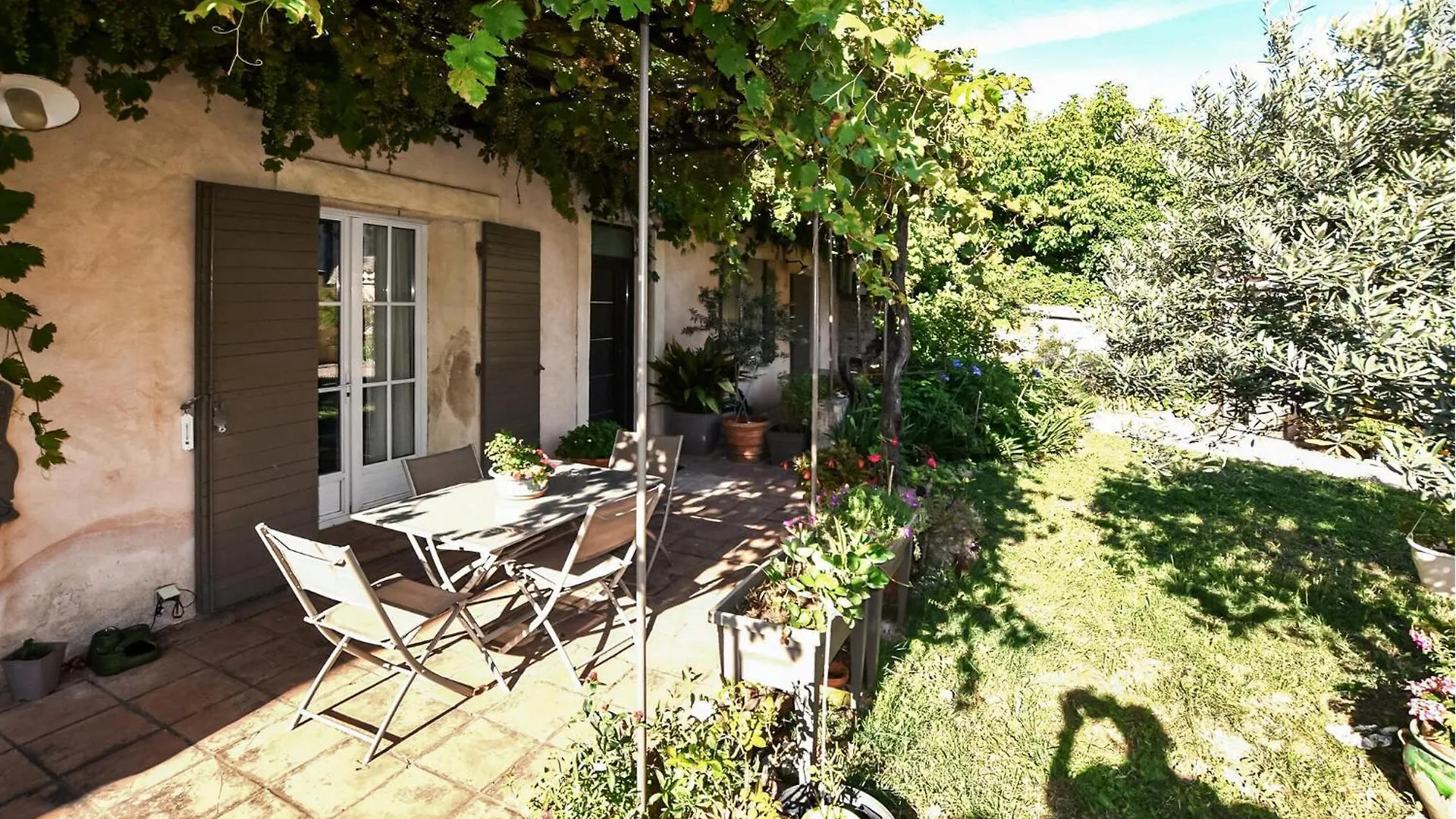 Nice Apartment In Morieres-Les-Avignon